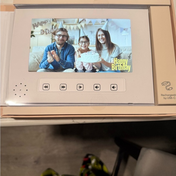 Digital Photo Frame - White - Picture 2 of 3